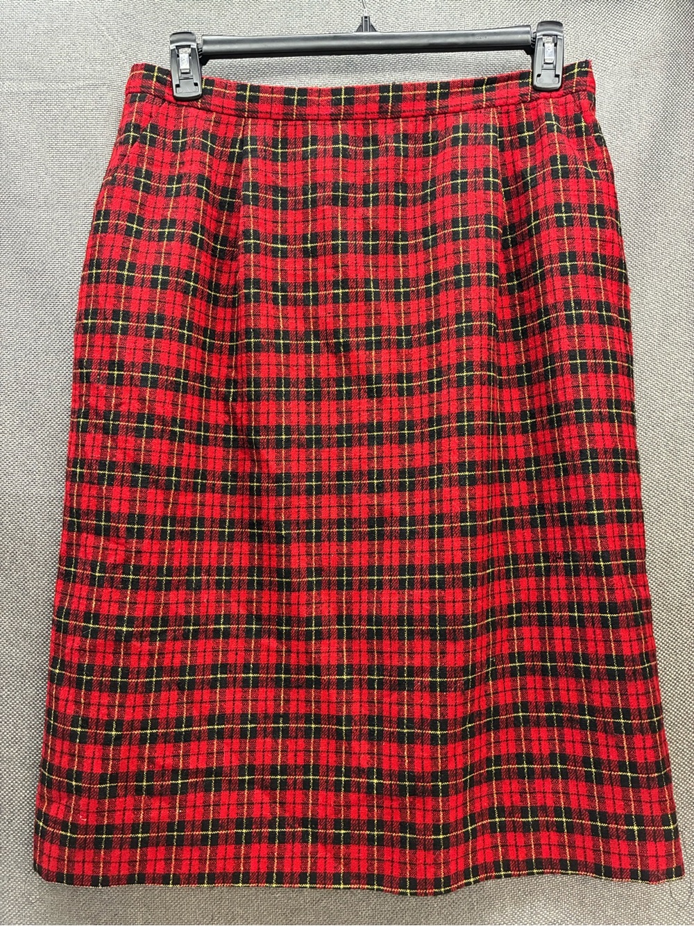 Vintage Pendleton Red Tartan Plaid Skirt, 100% Virgin Wool, Size 16 Knee Length - Picture 2 of 16